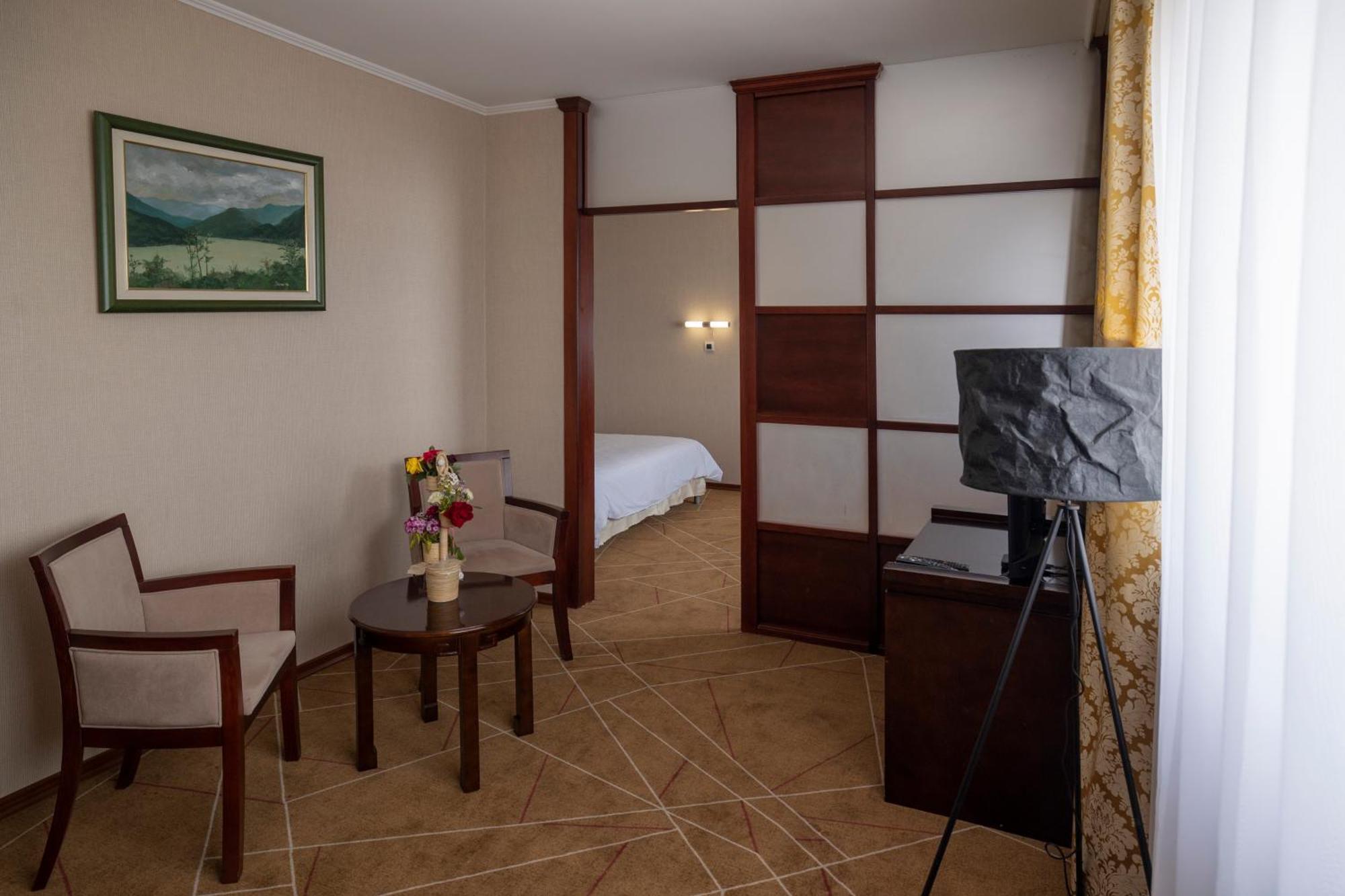 Hotel Aquastar Danube クラドヴォ エクステリア 写真
