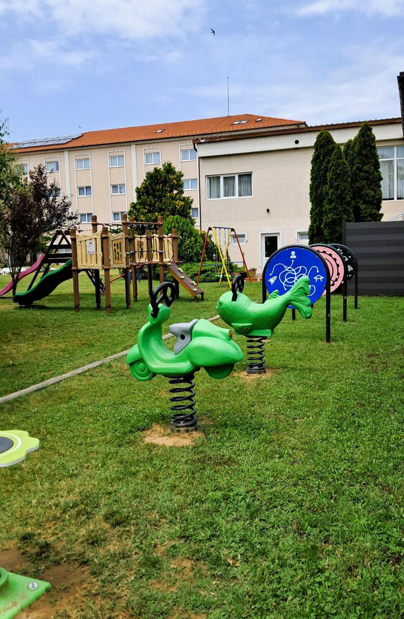 Hotel Aquastar Danube クラドヴォ エクステリア 写真